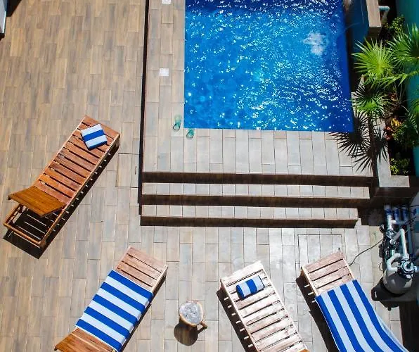 Cariberooms Forty And Ten Aparthotel
