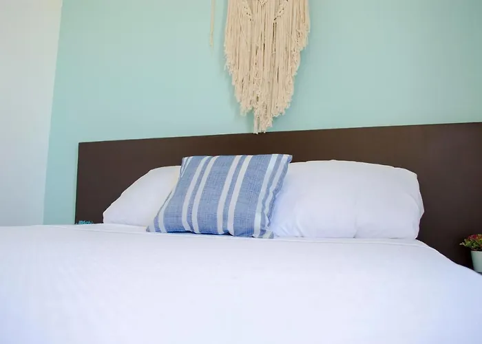 Cariberooms Forty And Ten Aparthotel